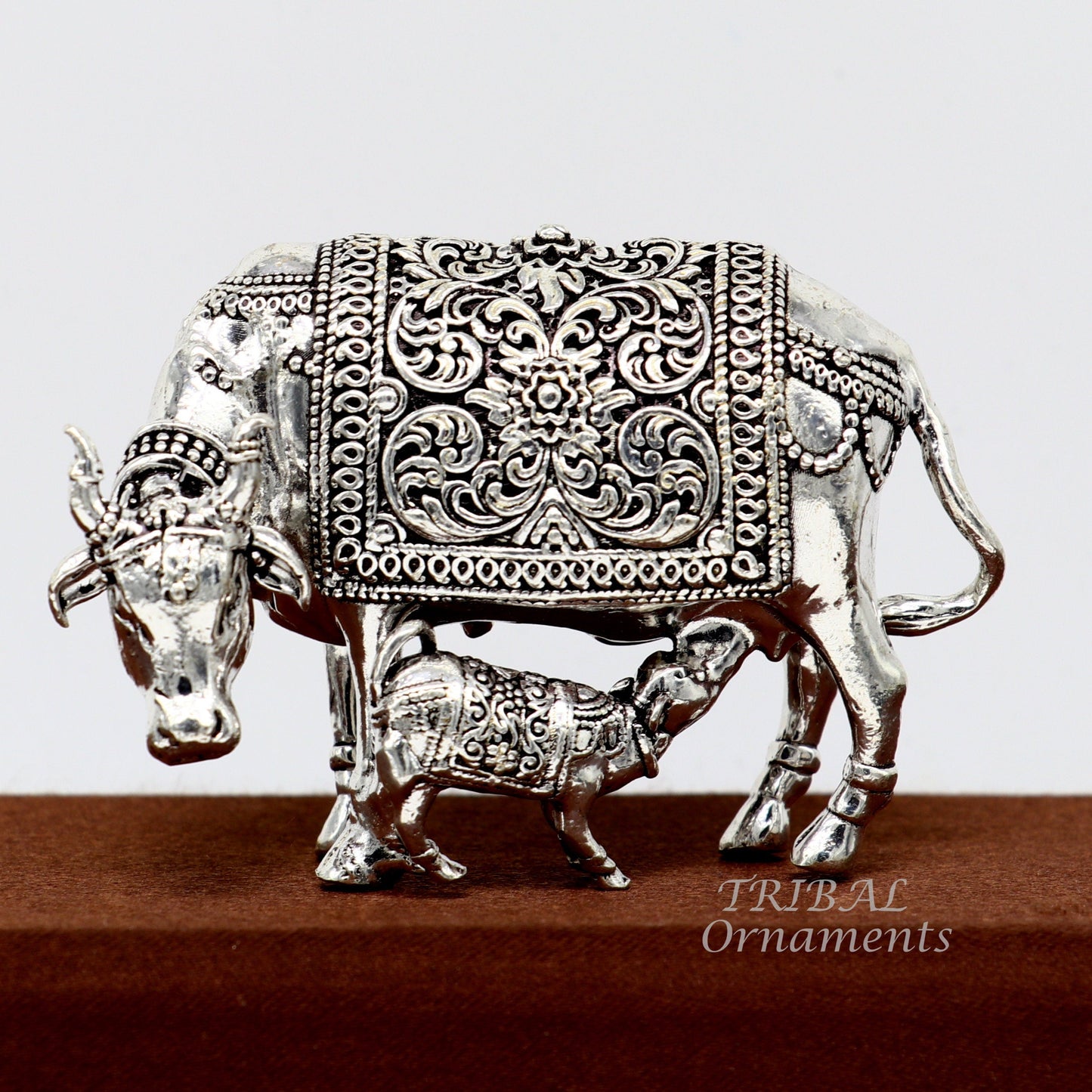 Divine cow with calf 925 sterling silver vintage Nakshi work design Kamdhenu cow, deity's cow, wishing cow, silver worshipping puja art556 - TRIBAL ORNAMENTS