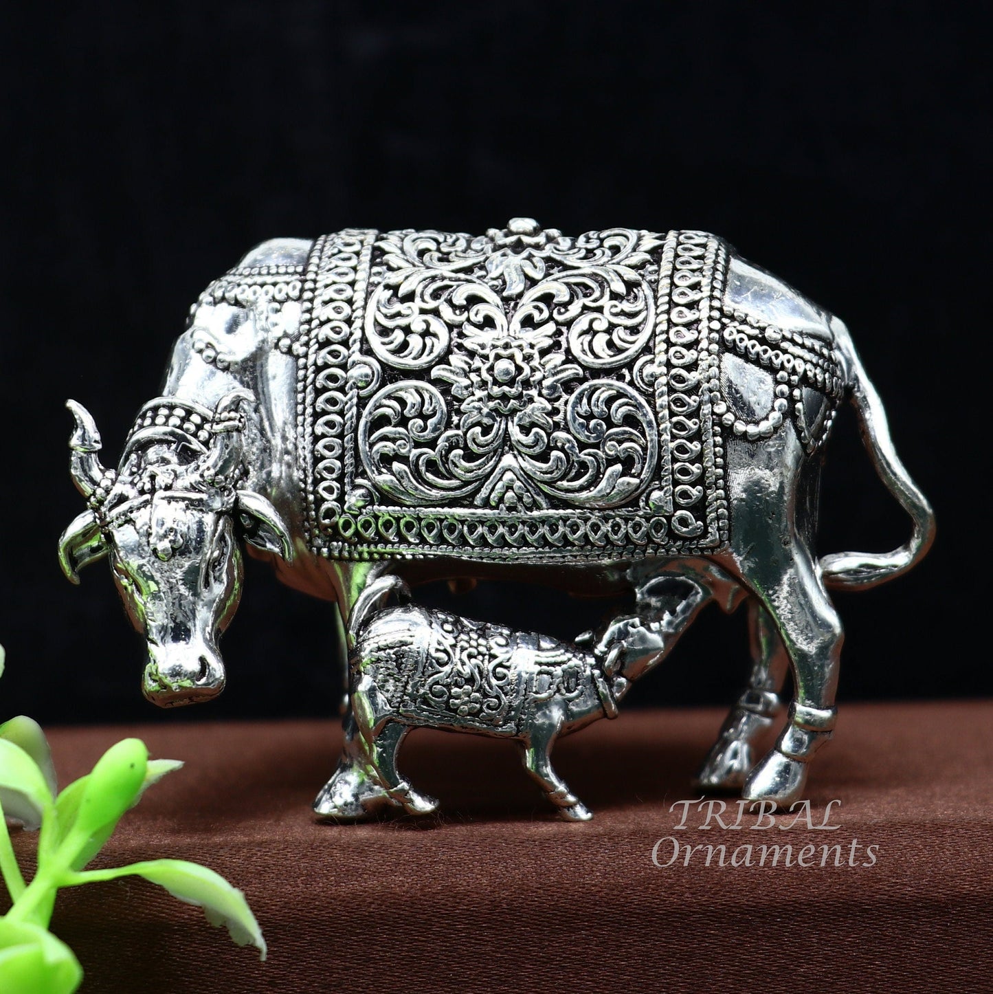 Divine cow with calf 925 sterling silver vintage Nakshi work design Kamdhenu cow, deity's cow, wishing cow, silver worshipping puja art556 - TRIBAL ORNAMENTS