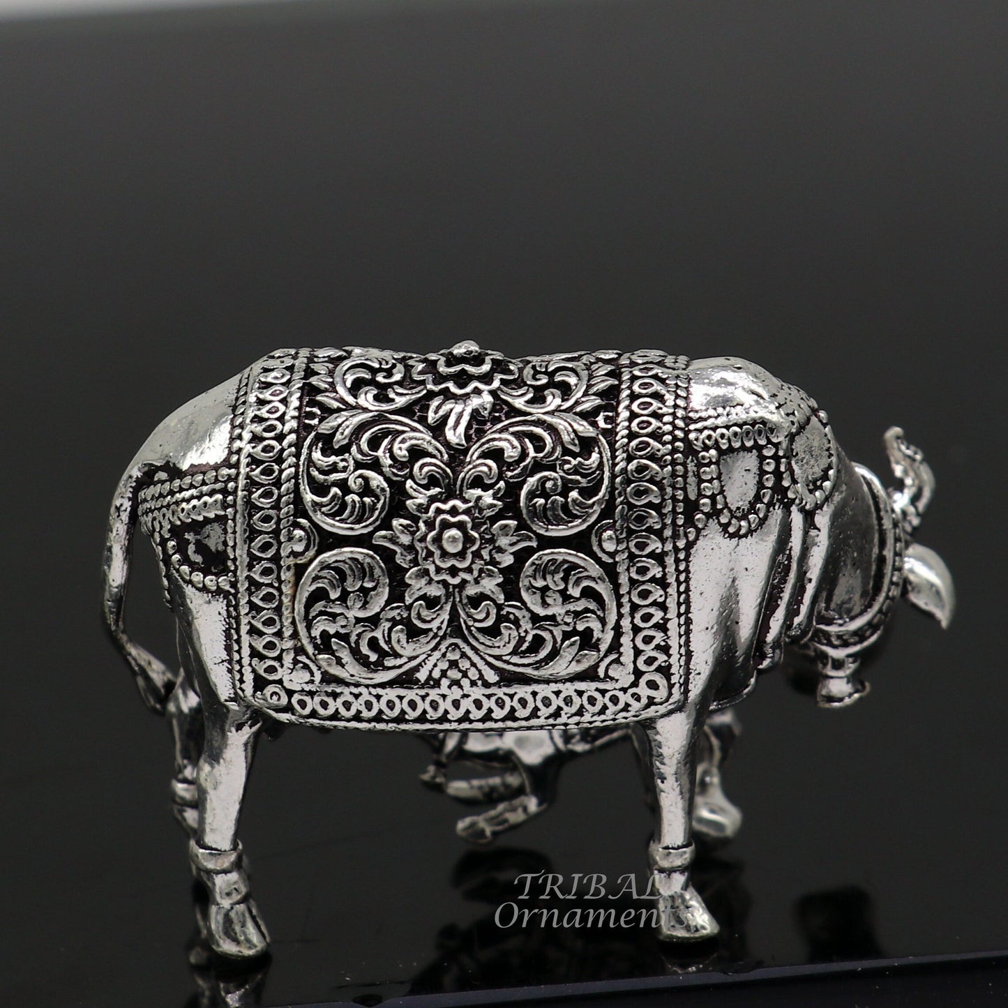 Divine cow and calf 925 sterling silver vintage design Kamdhenu cow, deity's cow, wishing cow, silver cow for wealth and prosperity art589 - TRIBAL ORNAMENTS