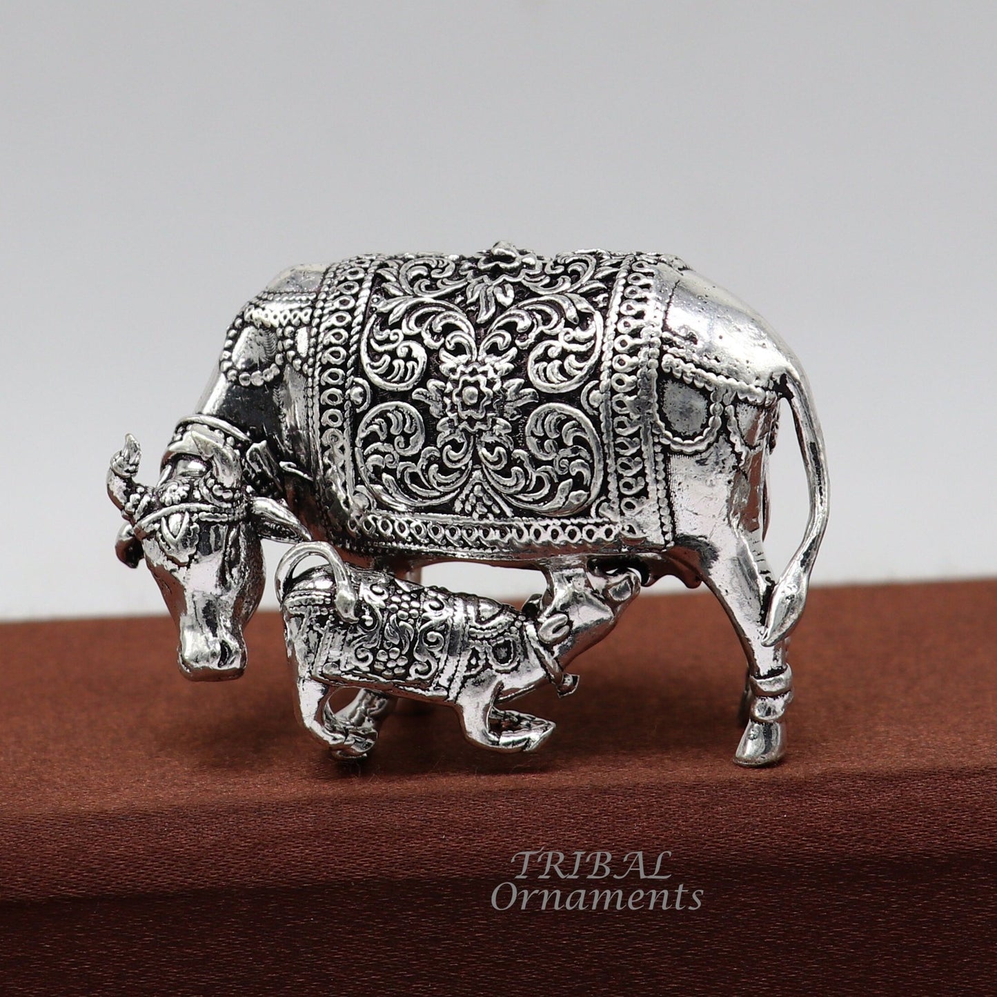 Divine cow and calf 925 sterling silver vintage design Kamdhenu cow, deity's cow, wishing cow, silver cow for wealth and prosperity art589 - TRIBAL ORNAMENTS