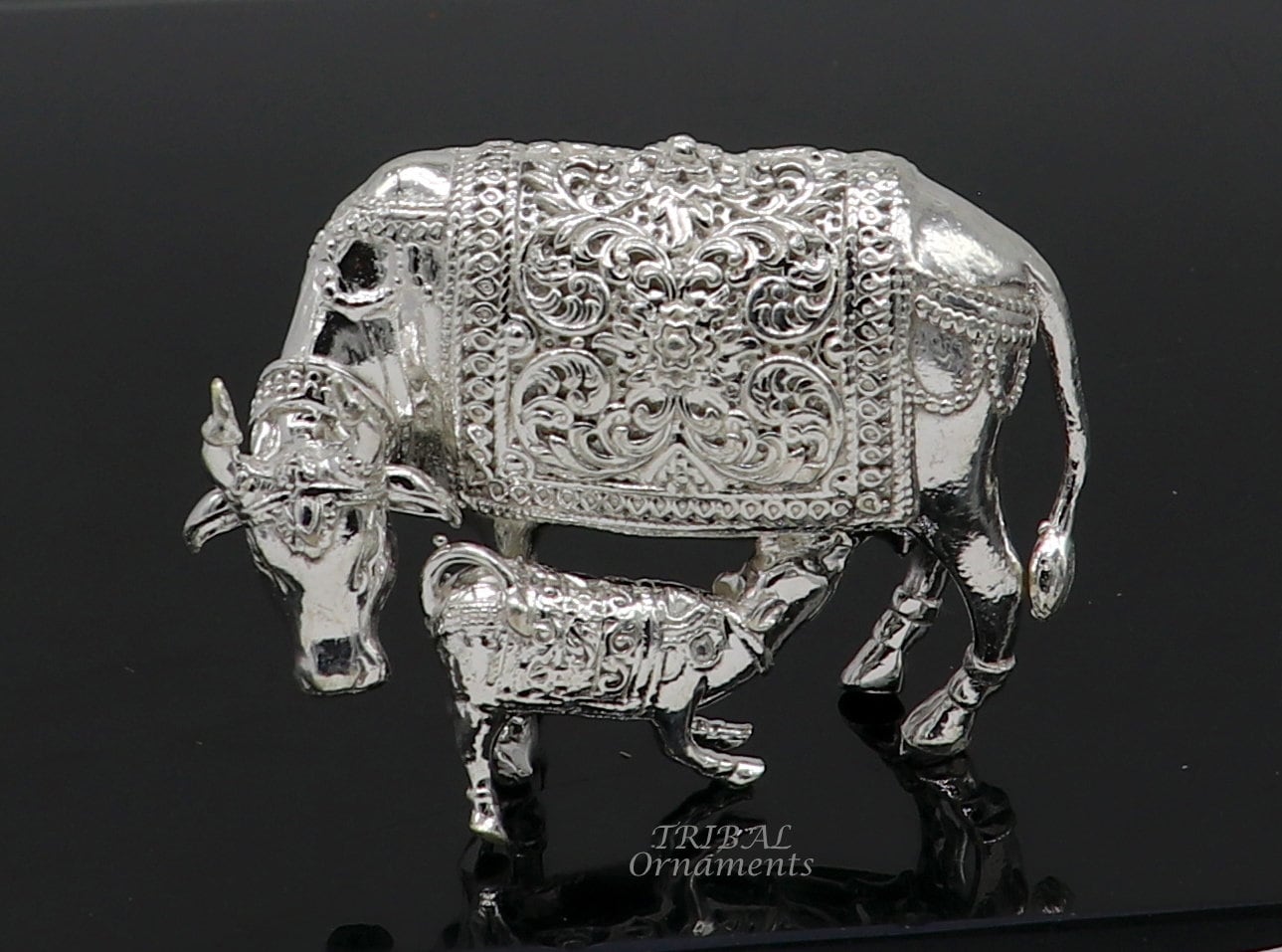 Divine cow and calf 925 sterling silver vintage design Kamdhenu cow, deity's cow, wishing cow, silver cow for wealth and prosperity art588 - TRIBAL ORNAMENTS
