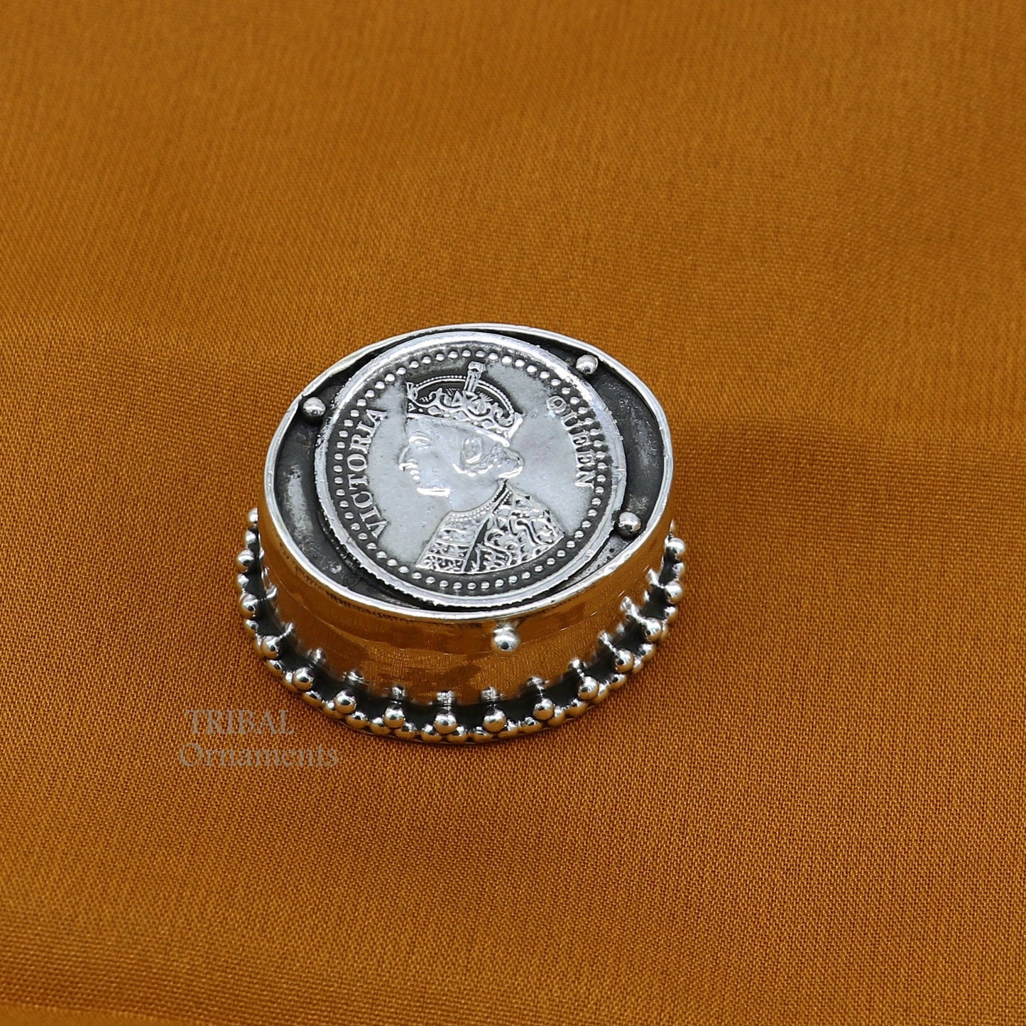 925 sterling silver Stunning Victoria queen coin design trinket box, kajal eyeliner box, Sindur box brides gift silver box stb748 - TRIBAL ORNAMENTS