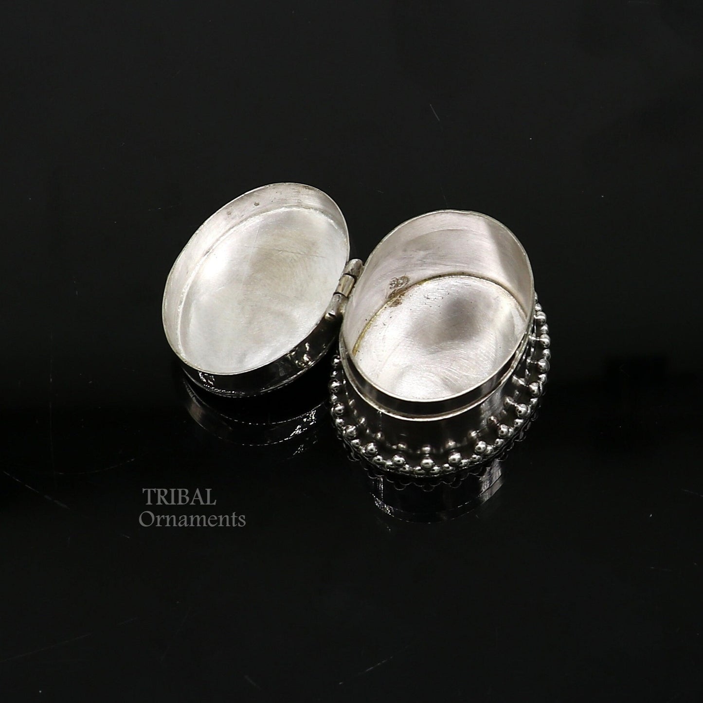 925 sterling silver Stunning Victoria queen coin design trinket box, kajal eyeliner box, Sindur box brides gift silver box stb748 - TRIBAL ORNAMENTS