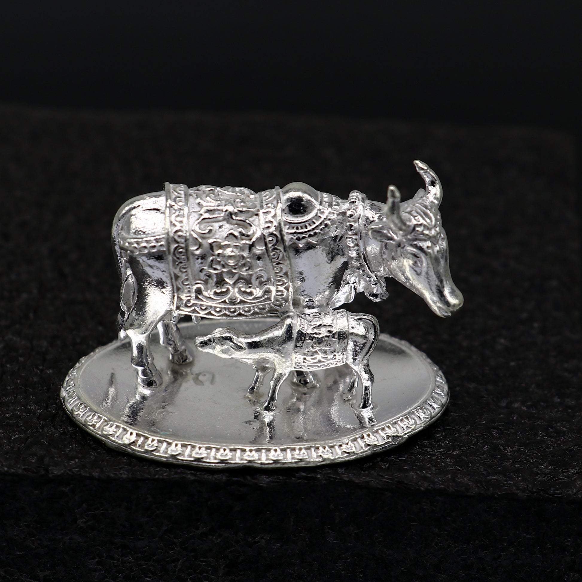 Divine cow with calf 925 sterling silver vintage design Kamdhenu cow, deity's cow, wishing cow, silver worshipping puja article su1162 - TRIBAL ORNAMENTS