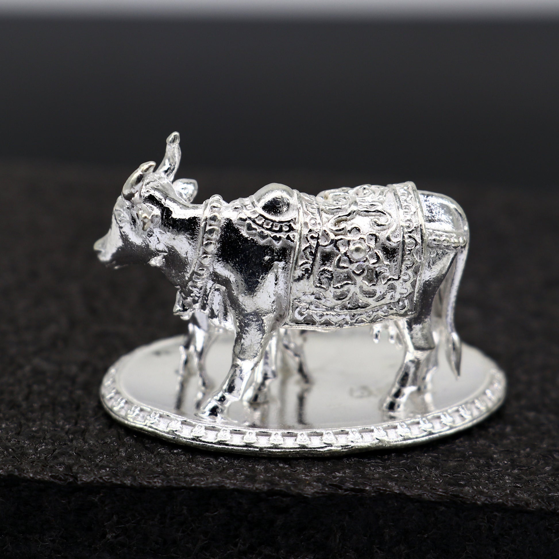 Divine cow with calf 925 sterling silver vintage design Kamdhenu cow, deity's cow, wishing cow, silver worshipping puja article su1162 - TRIBAL ORNAMENTS