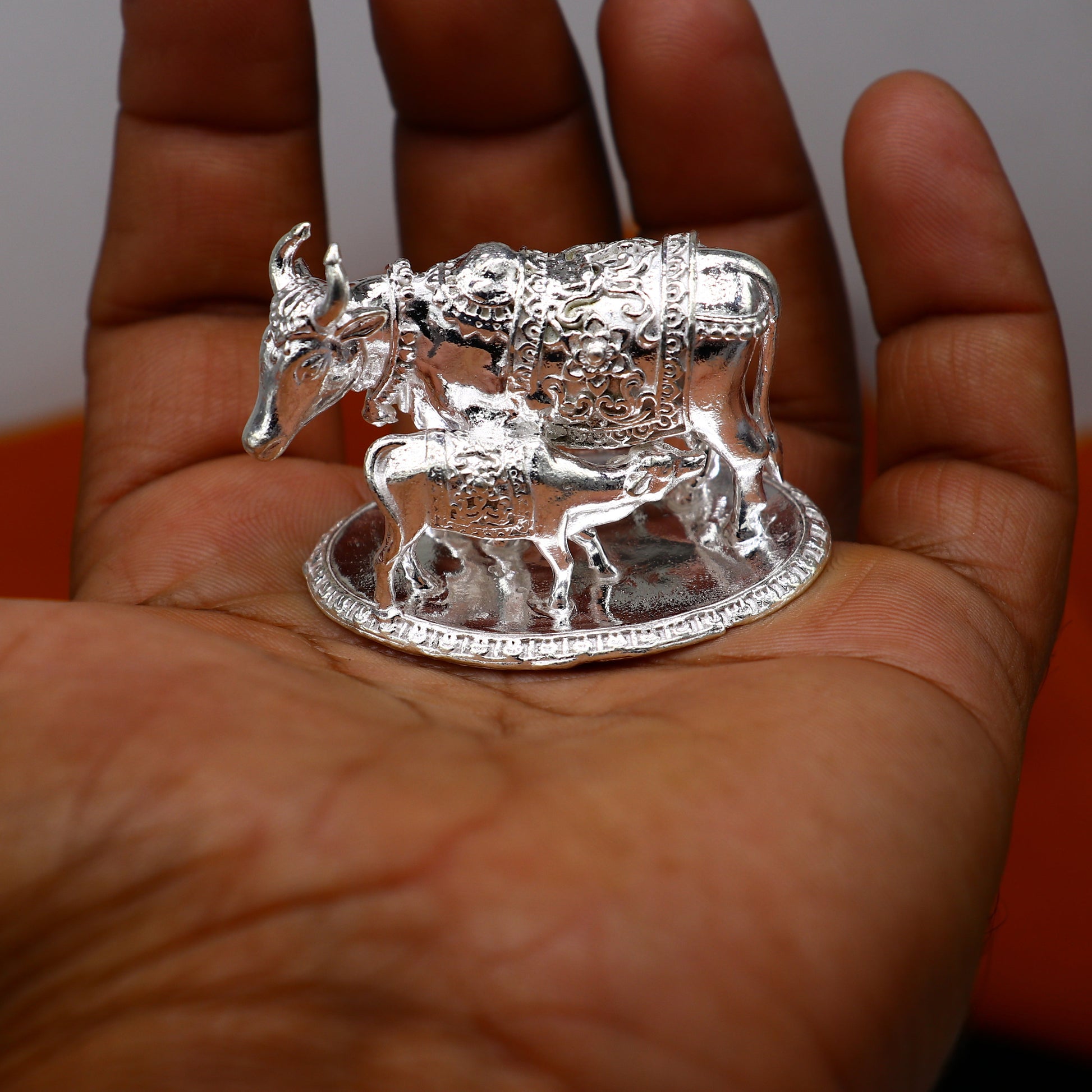 Divine cow with calf 925 sterling silver vintage design Kamdhenu cow, deity's cow, wishing cow, silver worshipping puja article su1163 - TRIBAL ORNAMENTS