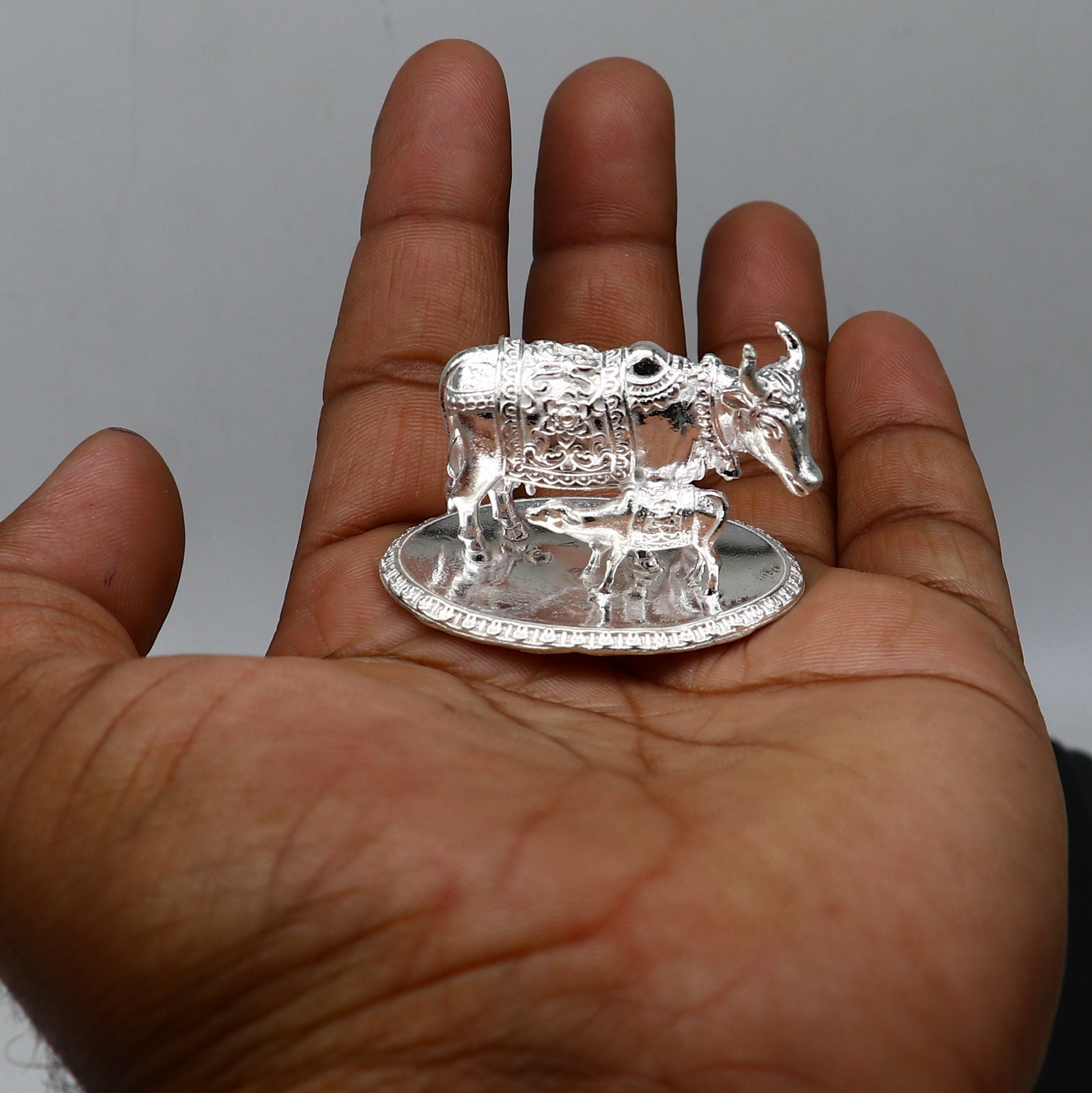 Divine cow with calf 925 sterling silver vintage design Kamdhenu cow, deity's cow, wishing cow, silver worshipping puja article su1162 - TRIBAL ORNAMENTS