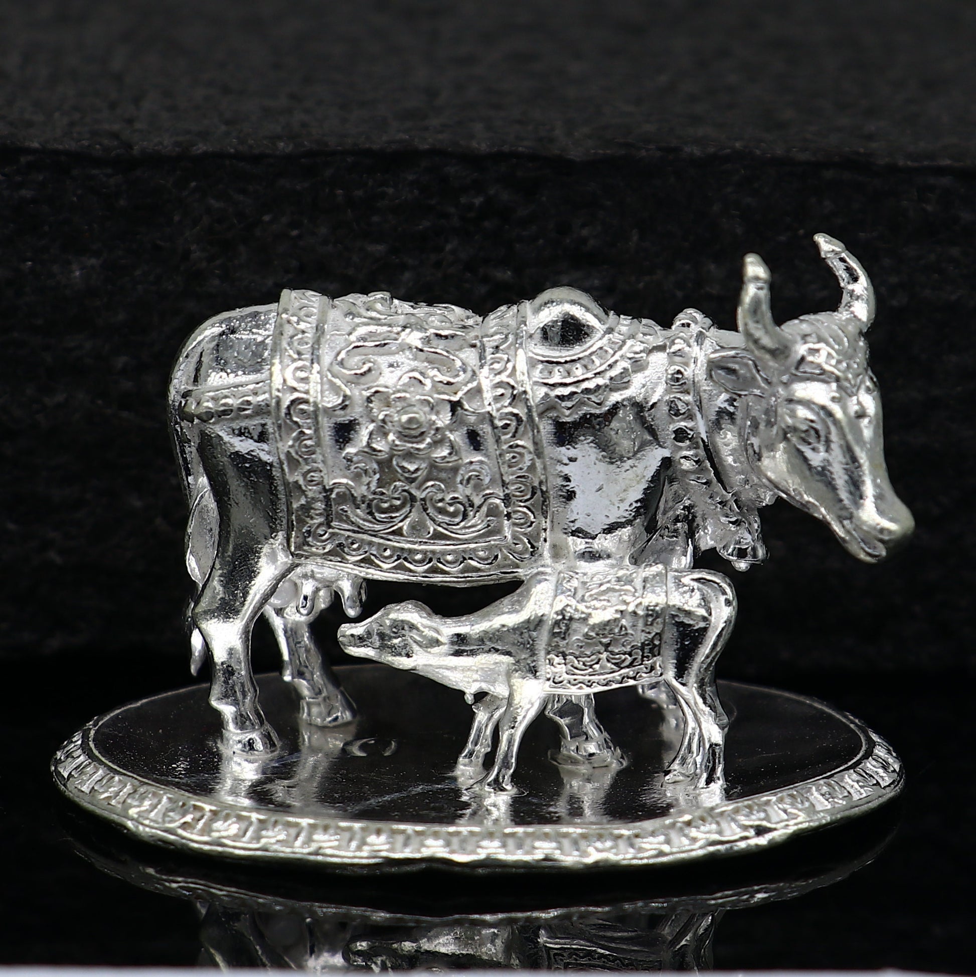 Divine cow with calf 925 sterling silver vintage design Kamdhenu cow, deity's cow, wishing cow, silver worshipping puja article su1162 - TRIBAL ORNAMENTS