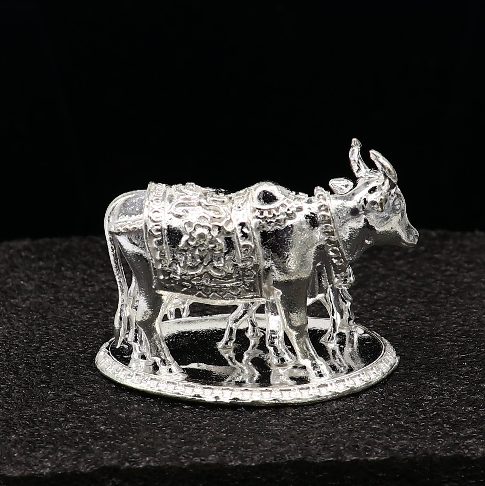 Divine cow with calf 925 sterling silver vintage design Kamdhenu cow, deity's cow, wishing cow, silver worshipping puja article su1163 - TRIBAL ORNAMENTS