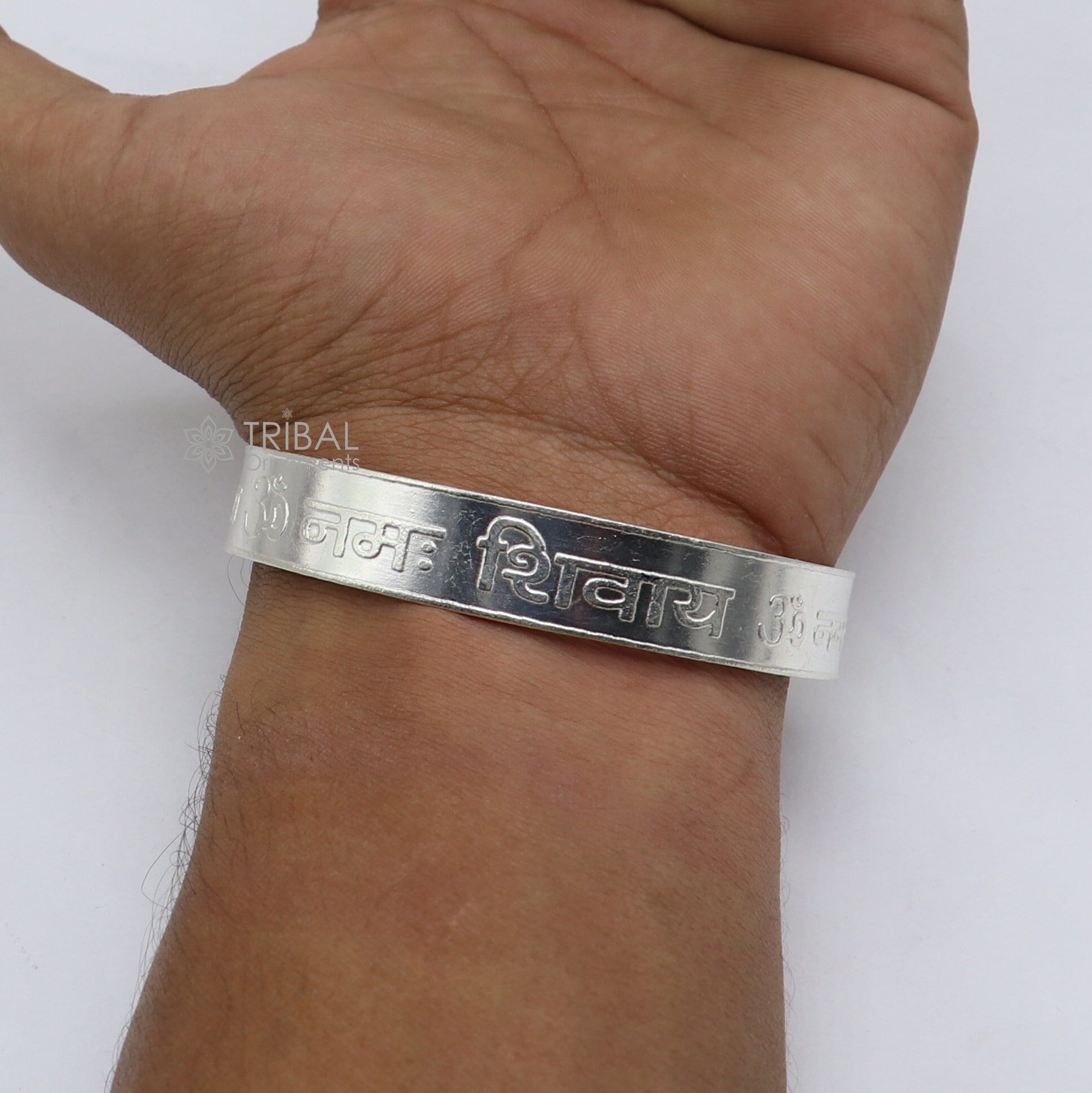 Dolceoro ONE Day At A TIME - Inspirational Mantra Cuff Bracelet Jewelry 3mm Wide Shiny 316l Surgical Stainless Steel