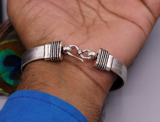 Unisex 7-inch 925 sterling silver wheat chain bracelet with vintage handmade design, featuring a solid foxtail chain from TRIBAL ORNAMENTS.