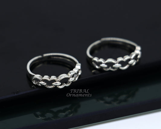 Sterling silver handcrafted brides toe ring with vintage ethnic design, featuring unique tribal ornament details for women and girls.