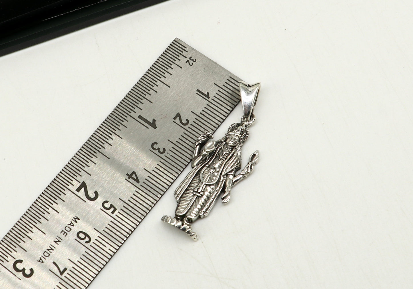 925 silver Vishnu pendant from TRIBAL ORNAMENTS, handmade Hindu deity jewelry, unisex design, intricate craftsmanship, Indian gifting piece