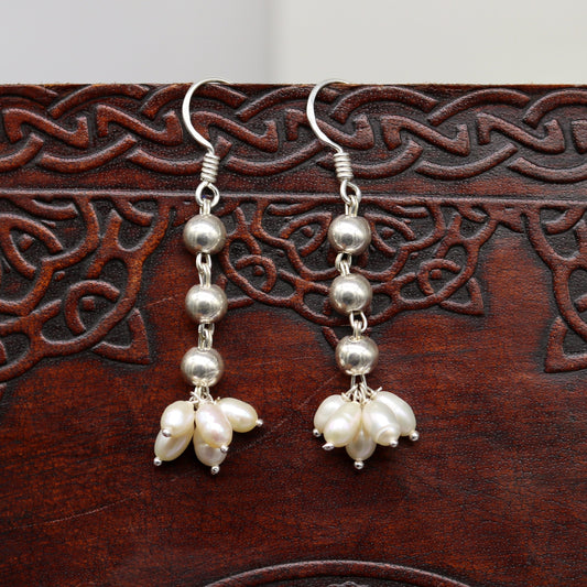 Sterling silver handmade hoops earring with natural freshwater pearl, dangle design, perfect for bridesmaids, by TRIBAL ORNAMENTS.