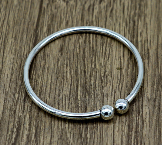 925 sterling silver round bangle bracelet with shiny, plain design, stylish for brides and belly dance jewelry by TRIBAL ORNAMENTS.