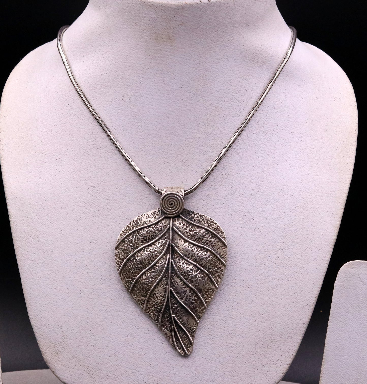 925 Sterling silver handmade tree leaf design modern trendy look ethnic pendant, charm necklace, temple jewelry gifting to her india nsp354 - TRIBAL ORNAMENTS