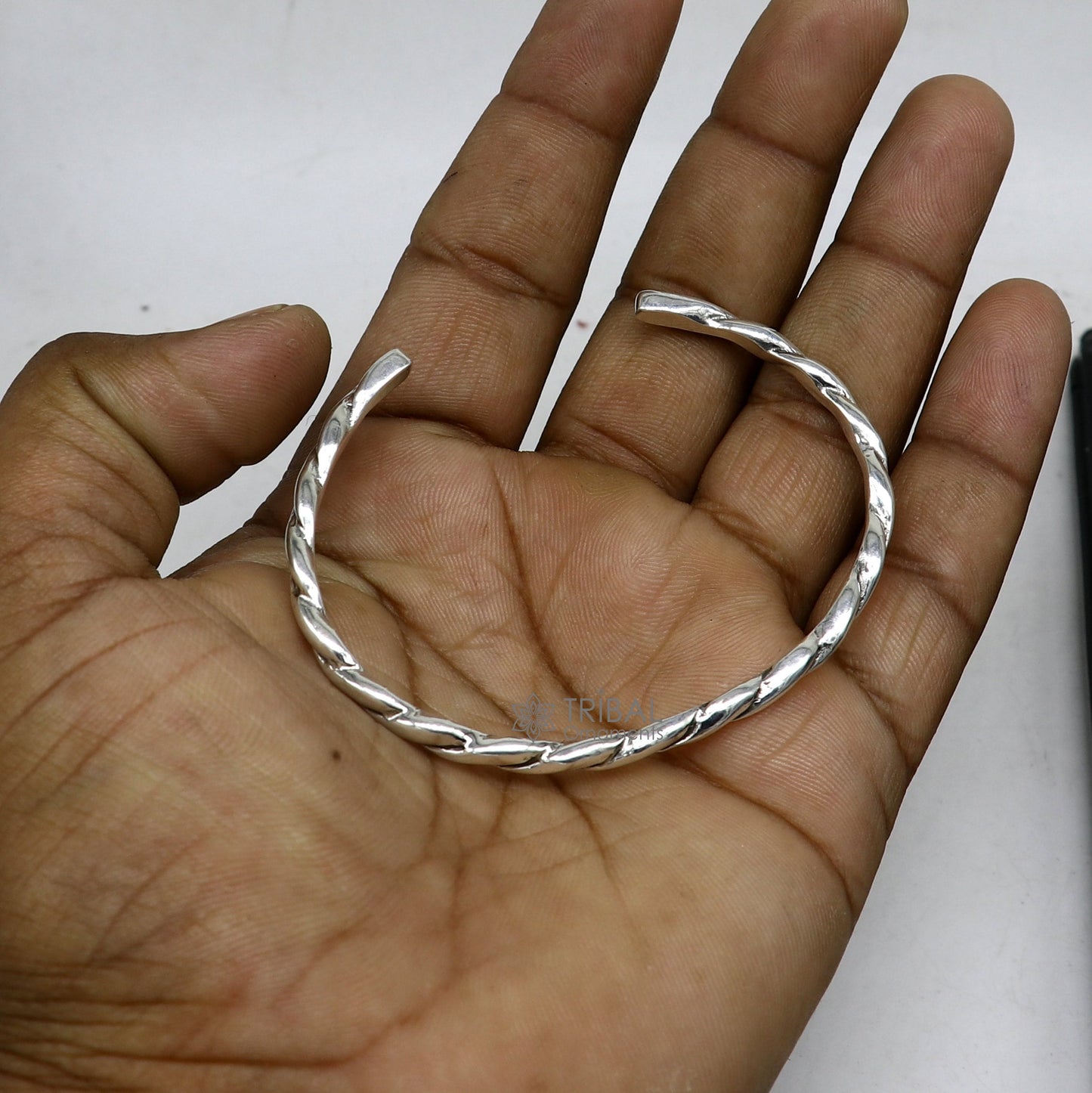 Solid 4mm 925 sterling silver twisting cuff bracelet by Tribal Ornaments, modern unisex bangle with trendy design.