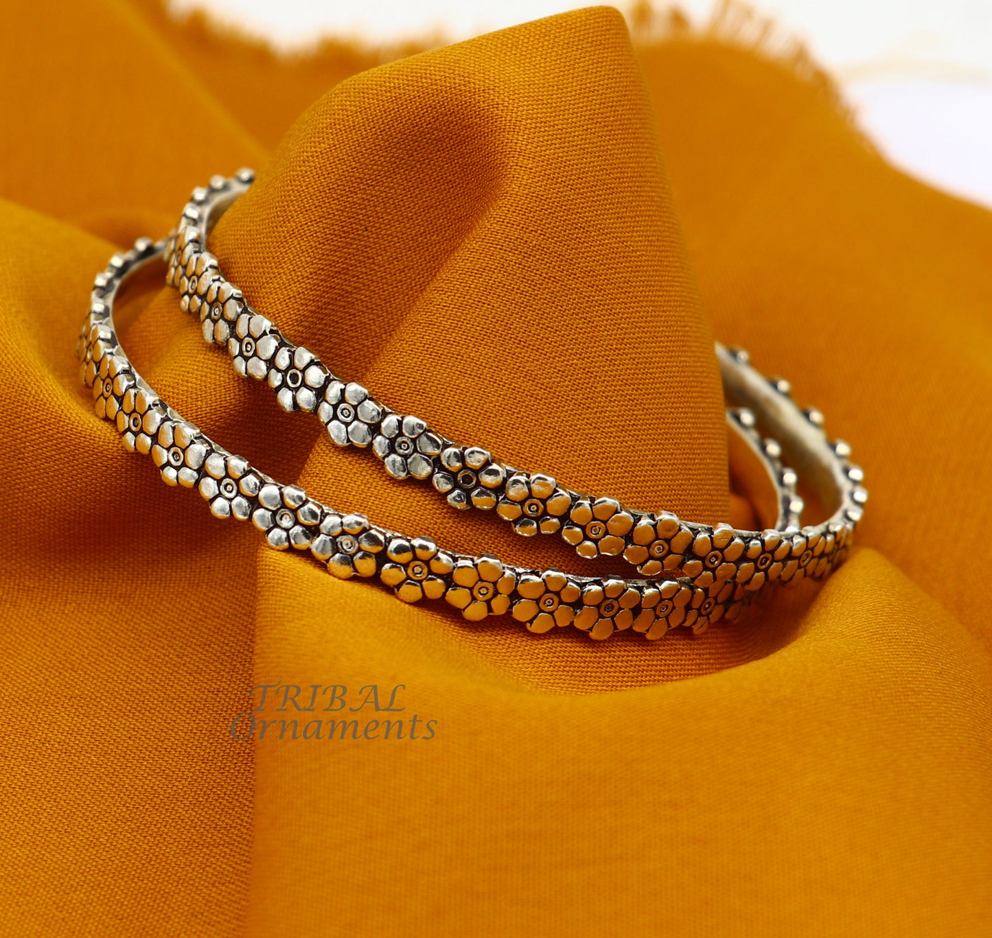 Vintage floral design 925 sterling silver bangles bracelet by Tribal Ornaments, stylish tribal belly dance jewelry.