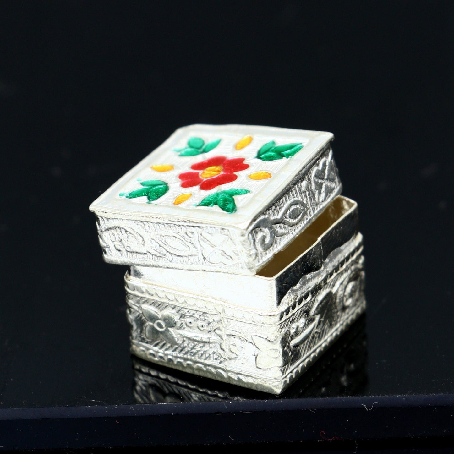 Vintage style 925 sterling silver handmade gorgeous square shape small trinket kajal box, casket box, container box, silver article stb359 - TRIBAL ORNAMENTS