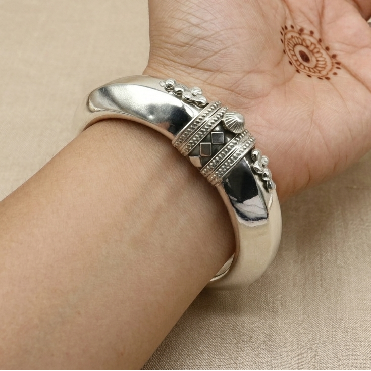 Vintage 925 sterling silver handmade bangle bracelet with plain design, ethnic Banjara style cuff jewelry by TRIBAL ORNAMENTS.