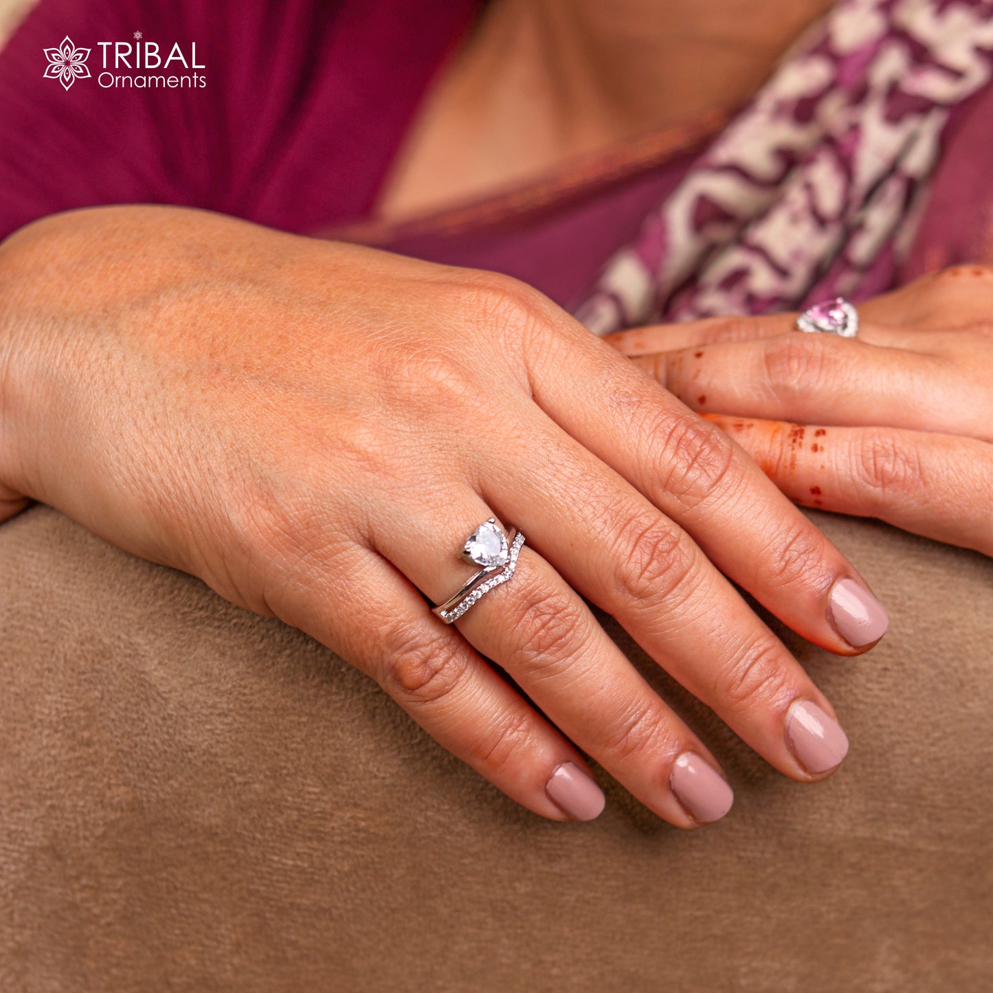 Heart design white stone silver ring