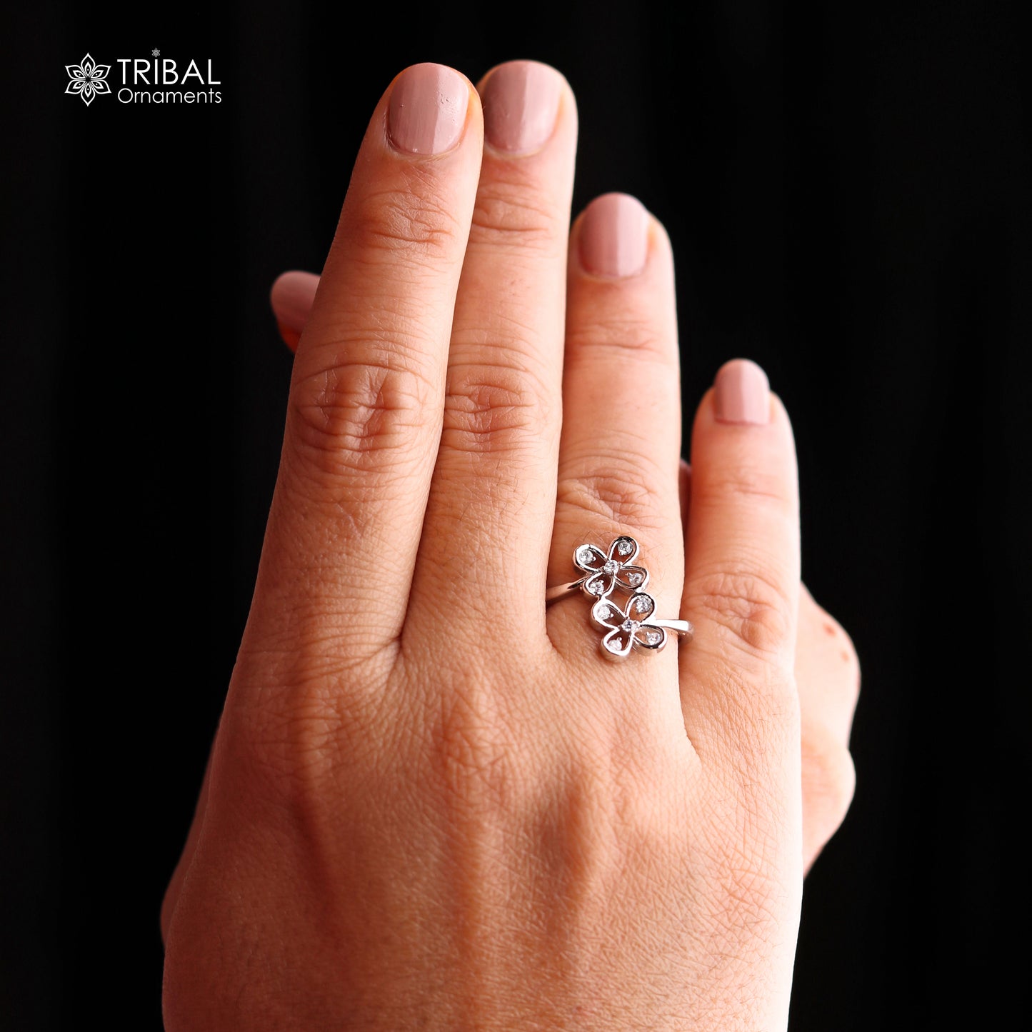 Flower design white stone silver ring