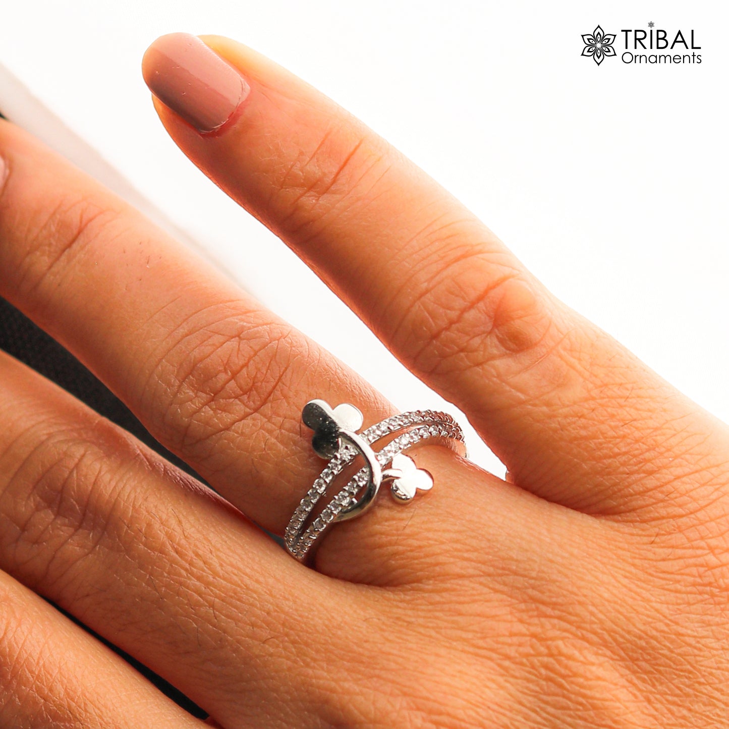 Flower design white stone silver ring