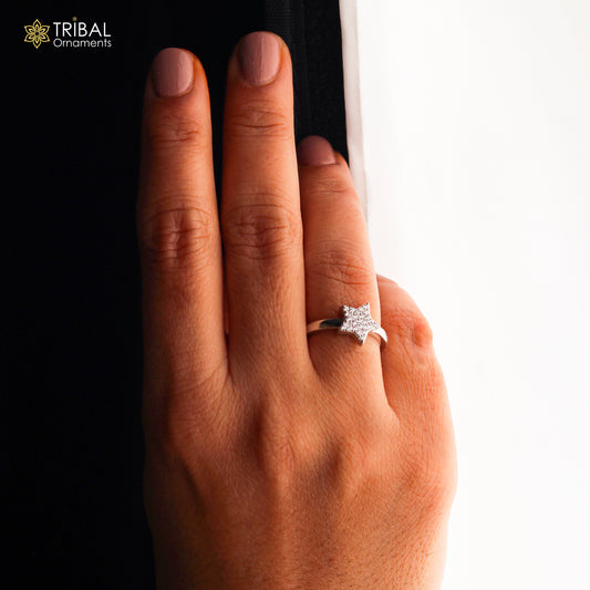 Star design white stone silver ring