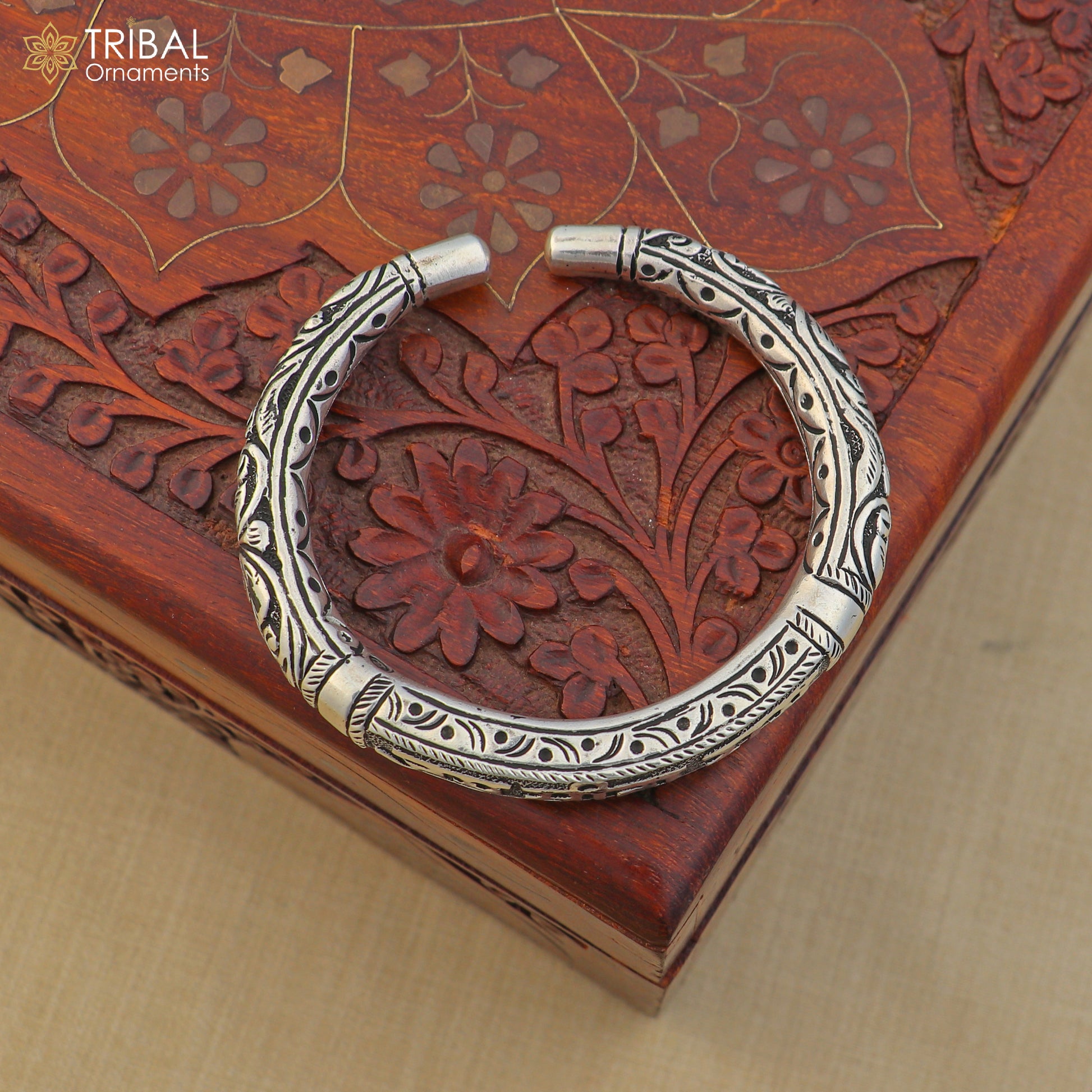 Unisex 925 sterling silver Ram mantra bracelet with tribal chitai work and "Jai Sita Ram" engraving, ethnic jewelry by TRIBAL ORNAMENTS.