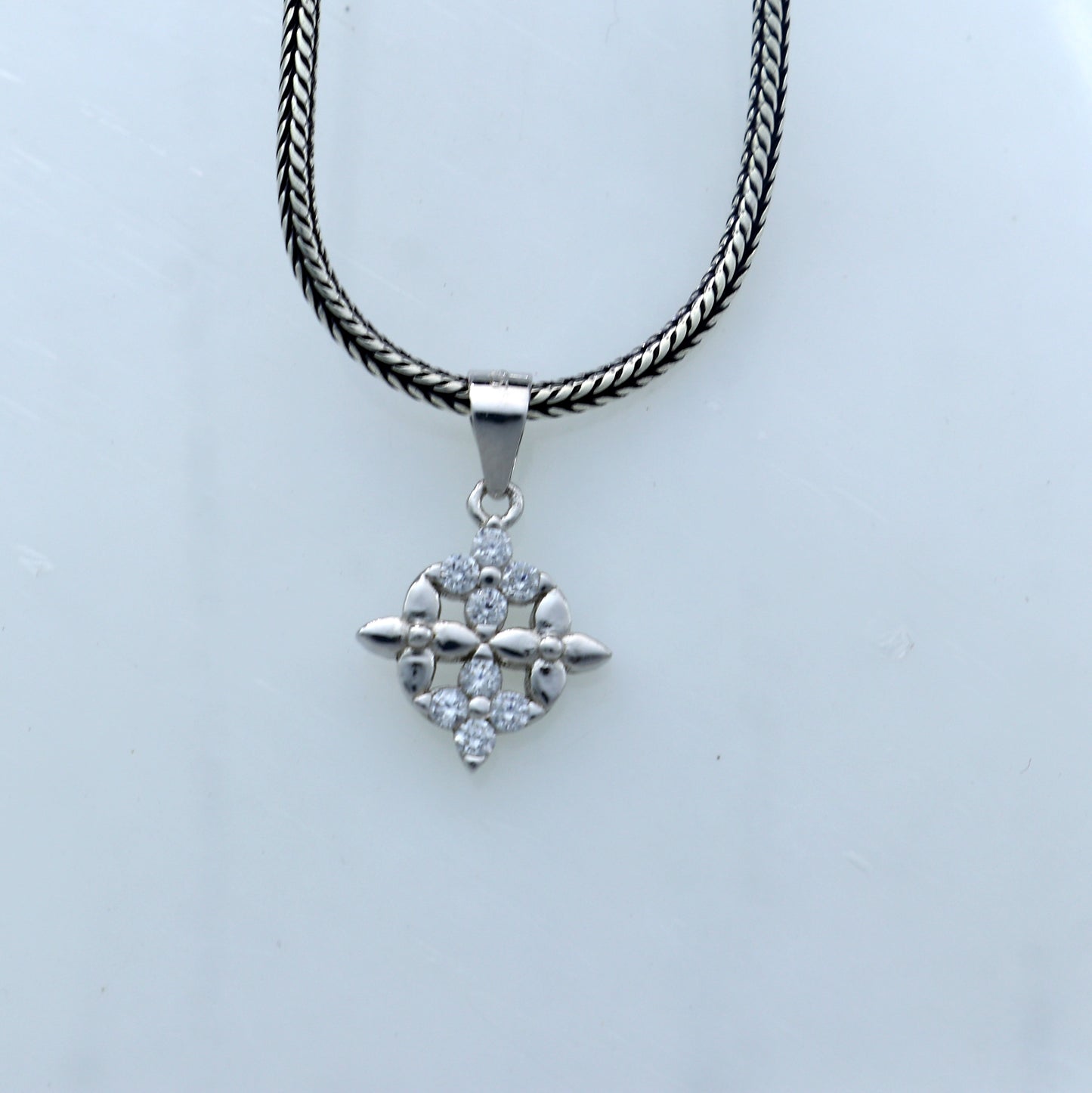 925 Sterling silver unique diamond  pendant nsp943