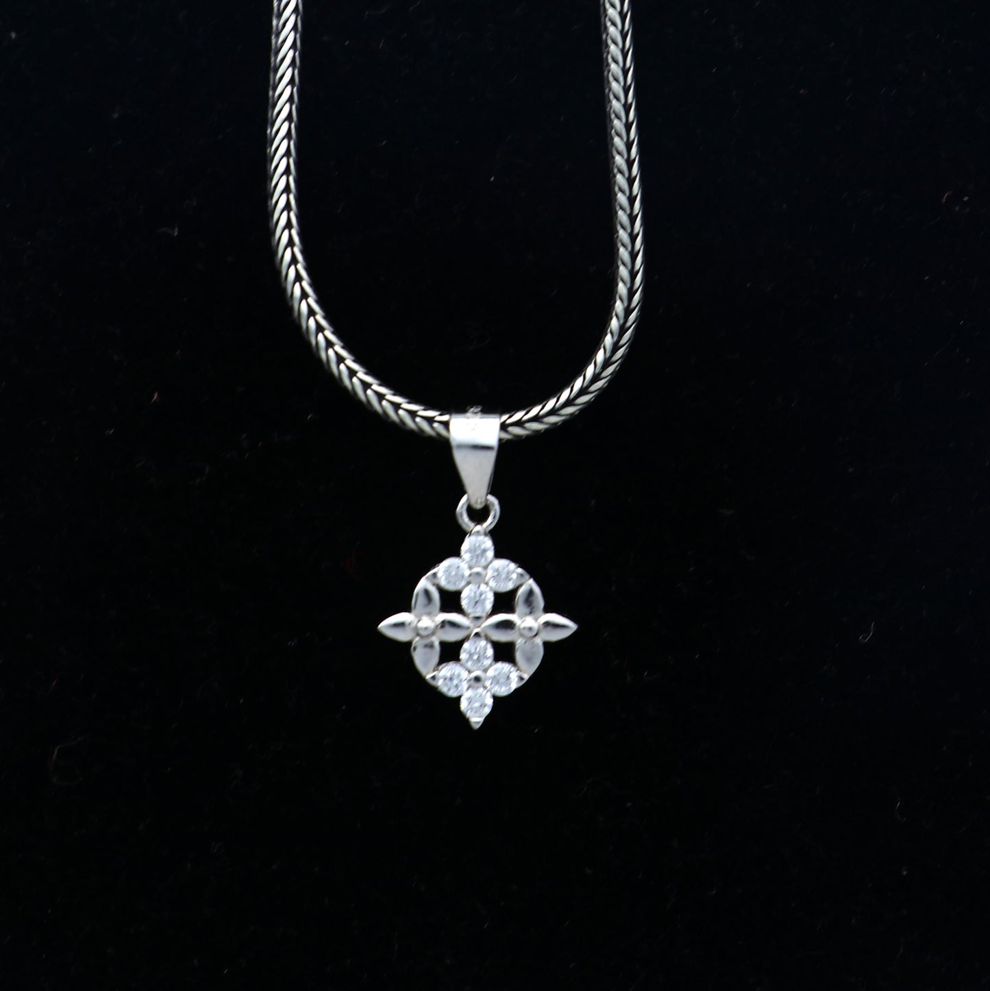 925 Sterling silver unique diamond  pendant nsp943