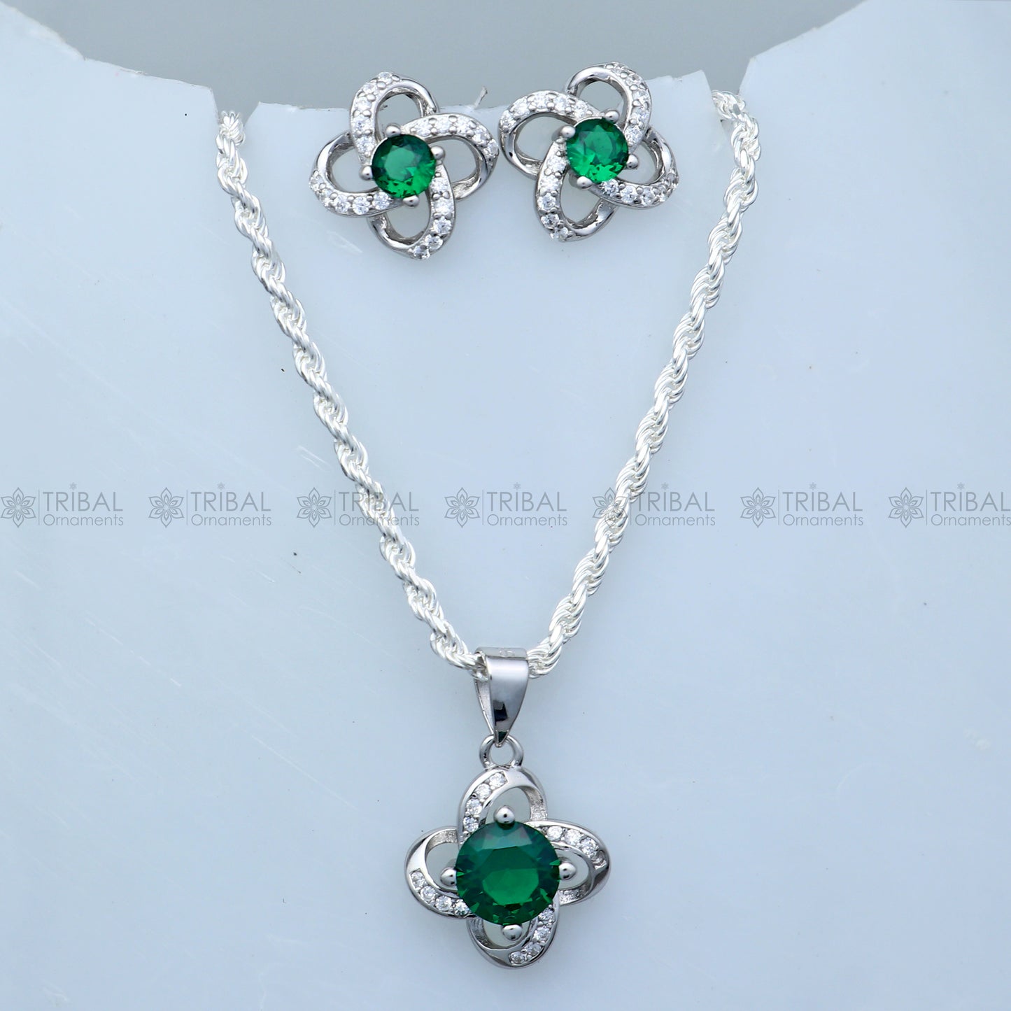 925 Sterling silver flower with green diamond (emerald)  pendant set  nsp964