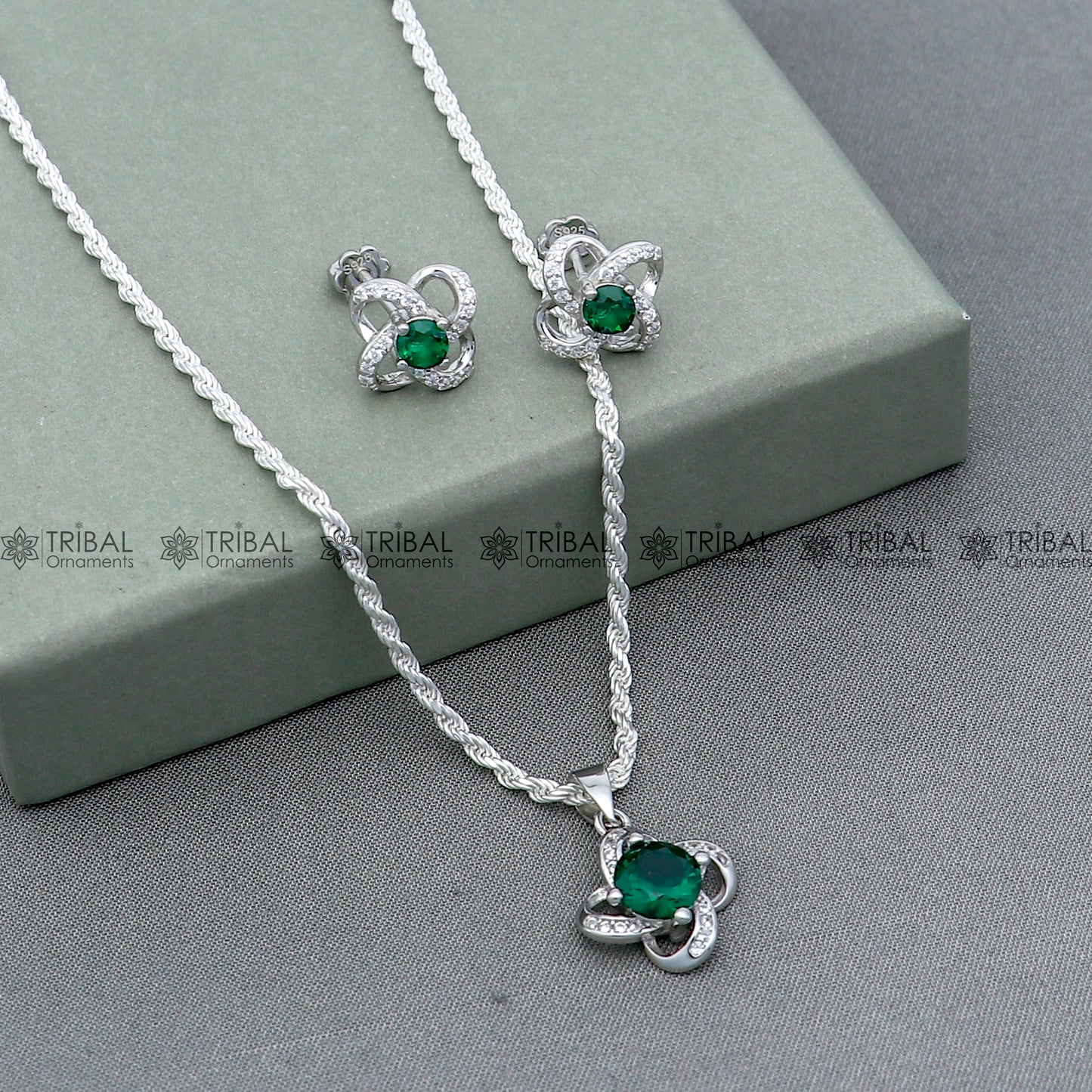 925 Sterling silver flower with green diamond (emerald)  pendant set  nsp964