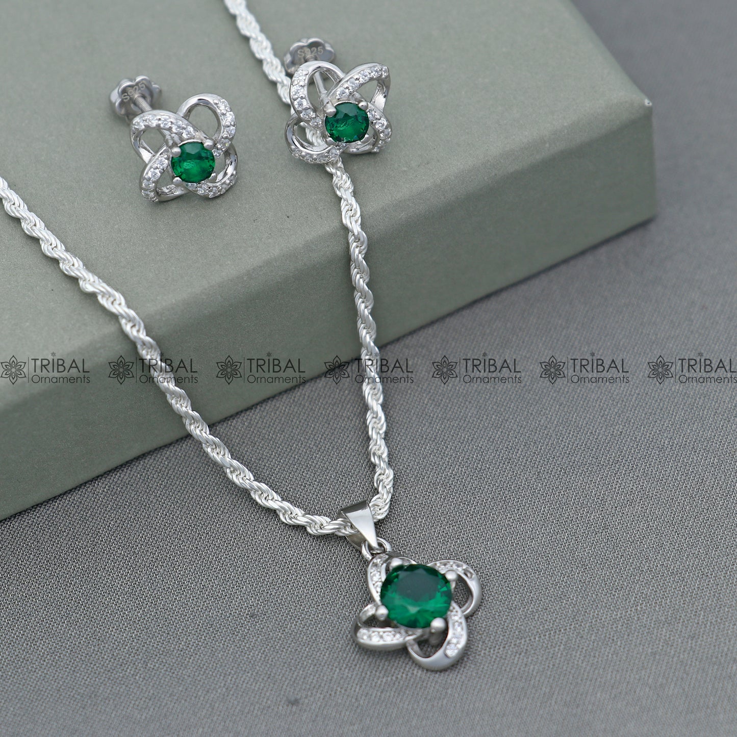 925 Sterling silver flower with green diamond (emerald)  pendant set  nsp964