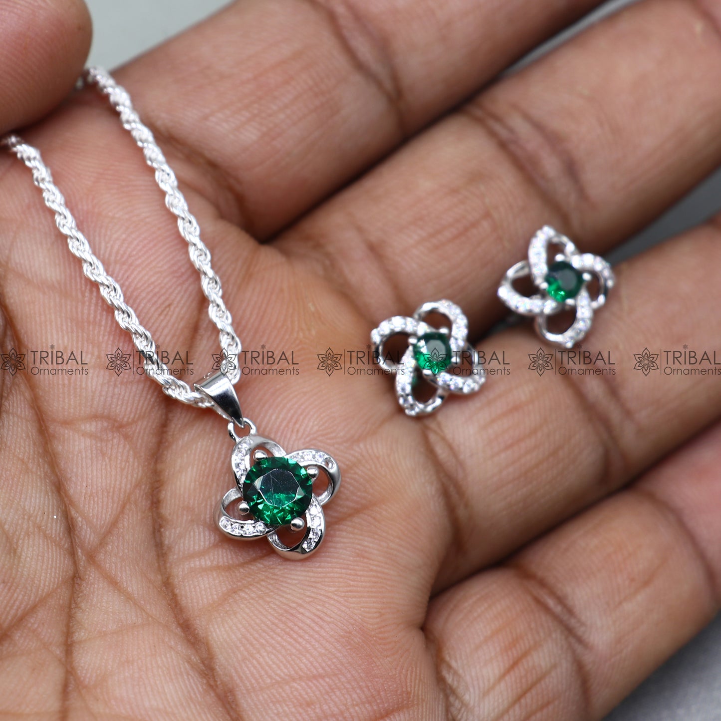 925 Sterling silver flower with green diamond (emerald)  pendant set  nsp964