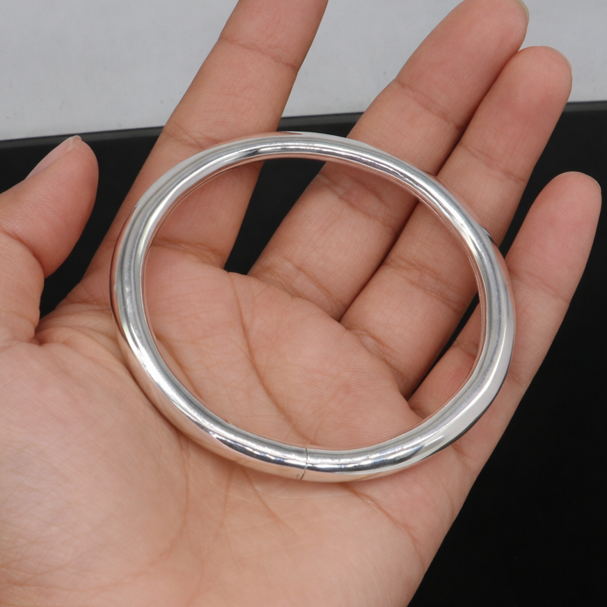Shiny 925 sterling silver bangle bracelet with a plain design, stylish and handmade, suitable for men or women.