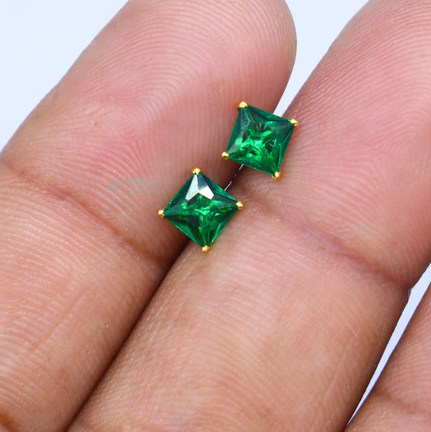 14Kt yellow gold green diamond stud earring for unisex er200