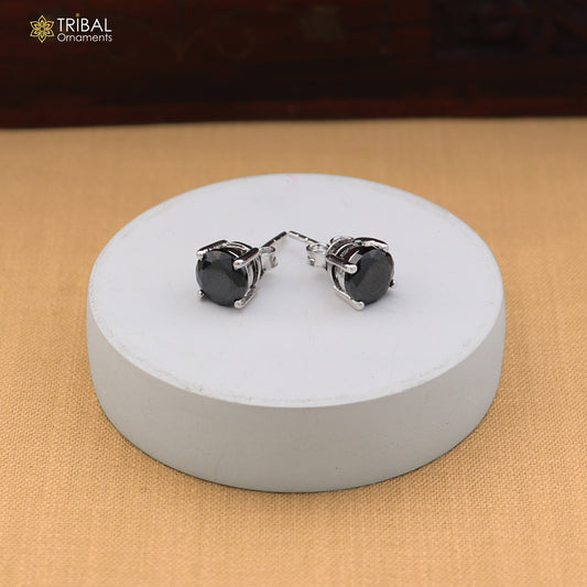 925 sterling silver round black stone stud earring by TRIBAL ORNAMENTS, unisex jewelry, close-up of the elegant black stone design