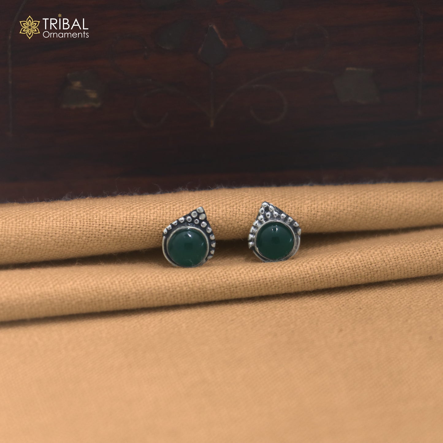 925 sterling silver round shape green stone stud earring best unisex jewelry er365