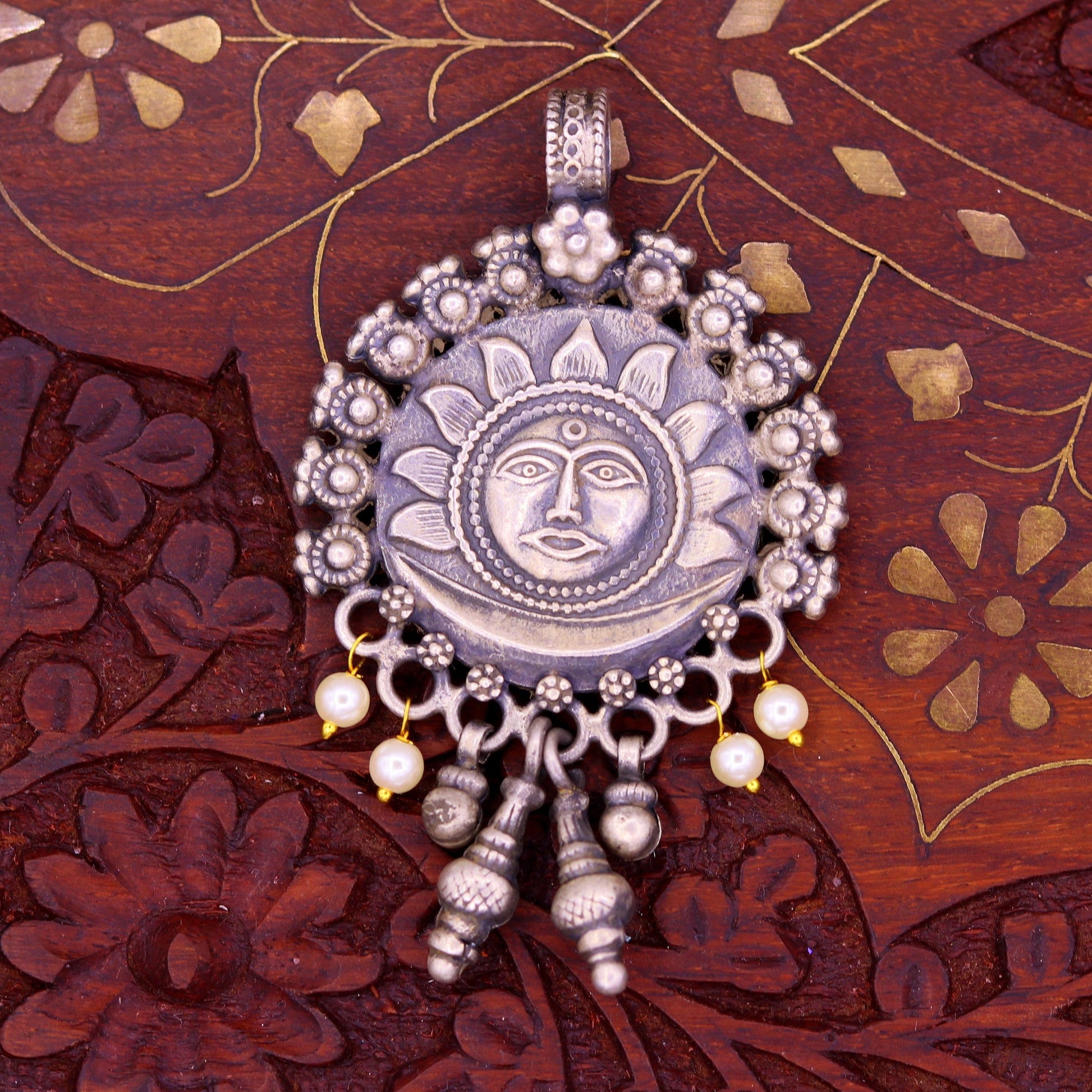 925 sterling silver handmade excellent sun face pendant with hangings, excellent tribal belly dance jewelry from Rajasthan India nsp288 - TRIBAL ORNAMENTS