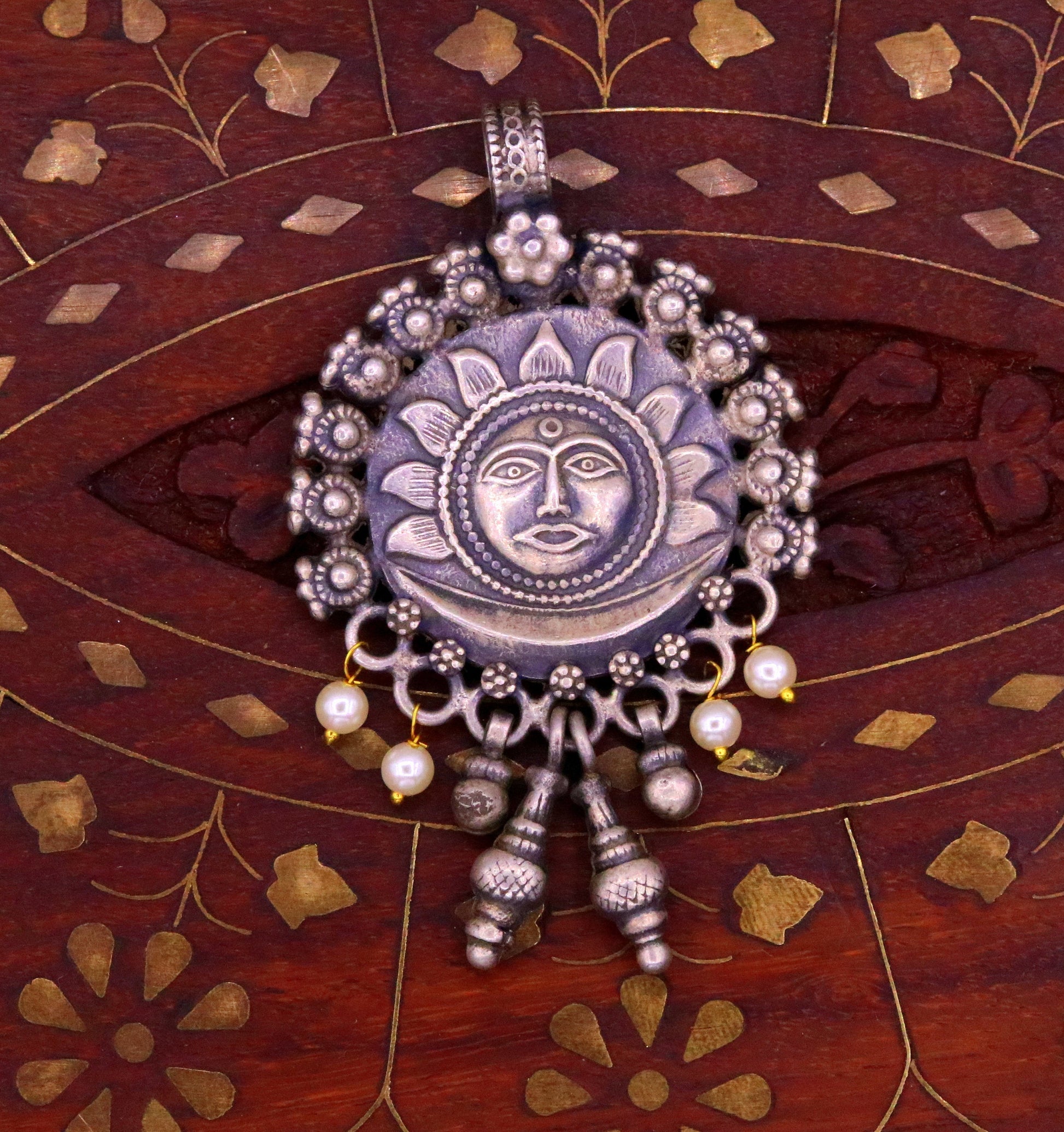 925 sterling silver handmade excellent sun face pendant with hangings, excellent tribal belly dance jewelry from Rajasthan India nsp288 - TRIBAL ORNAMENTS