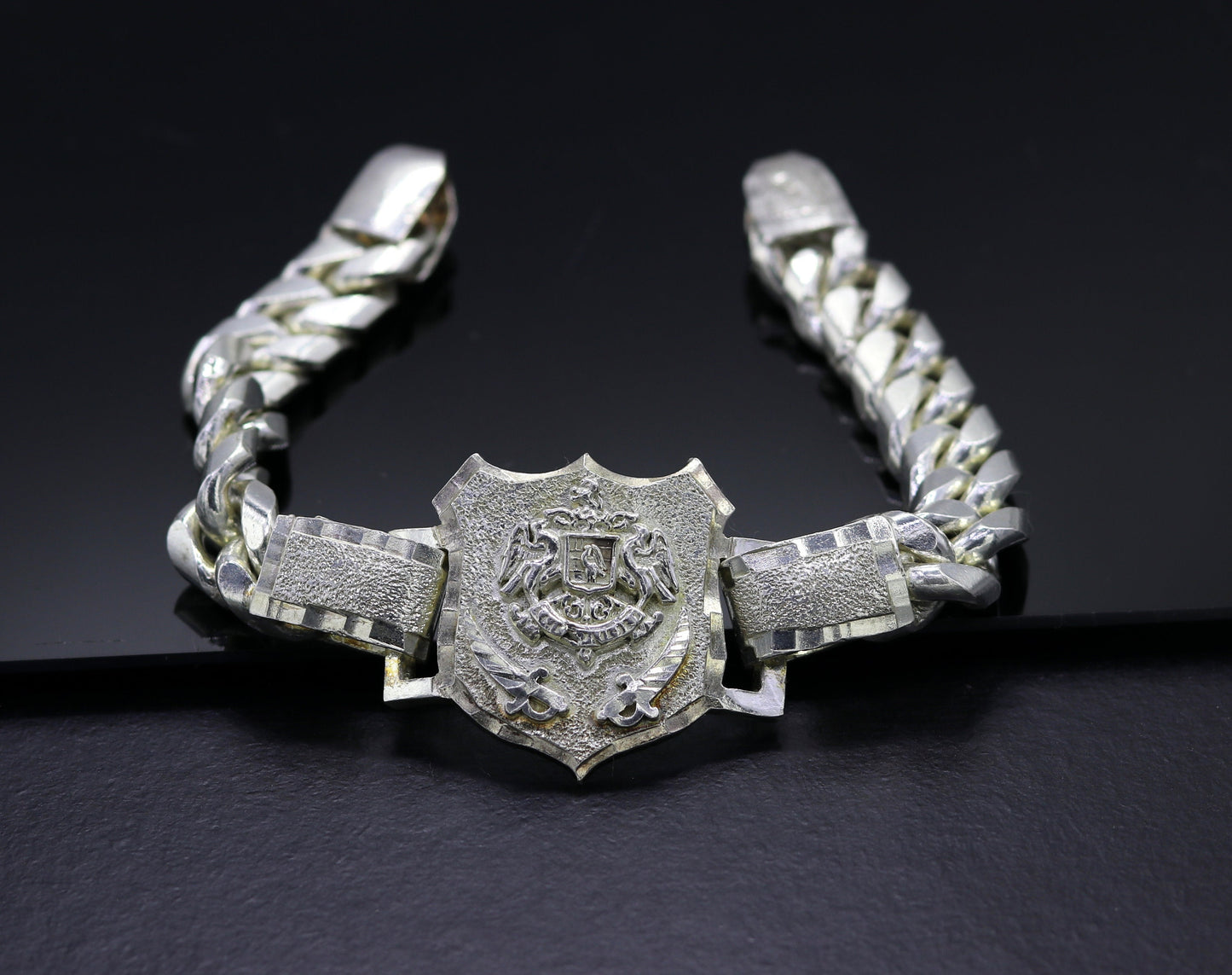 Vintage design solid 925 sterling silver handmade gorgeous Rajput 'Ranbanka Rathore' logo bracelet excellent gifting jewelry sbr0154