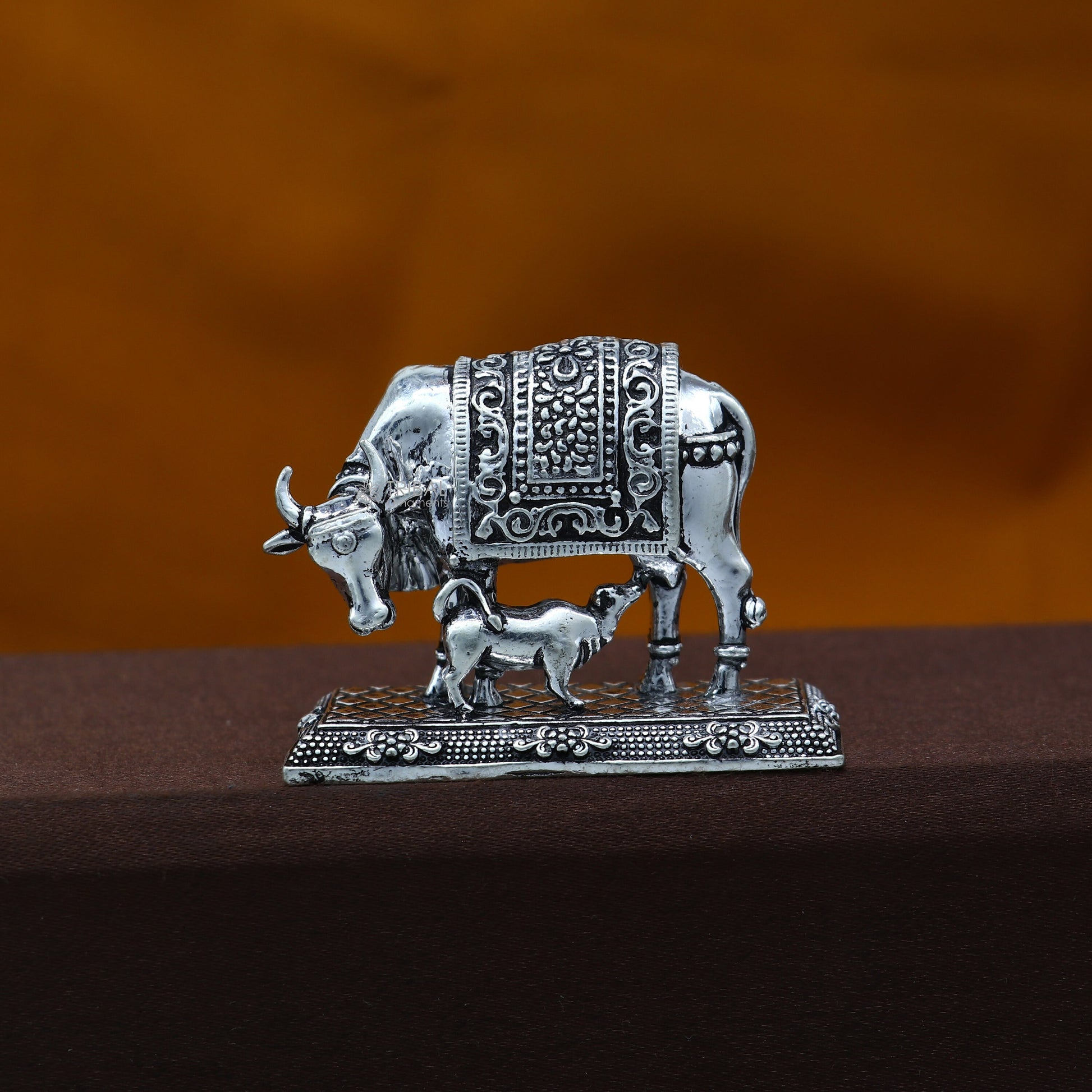 925 sterling silver Kamdhenu cow, deity's cow, wishing cow, silver worshipping article for wealth and prosperity art782 - TRIBAL ORNAMENTS