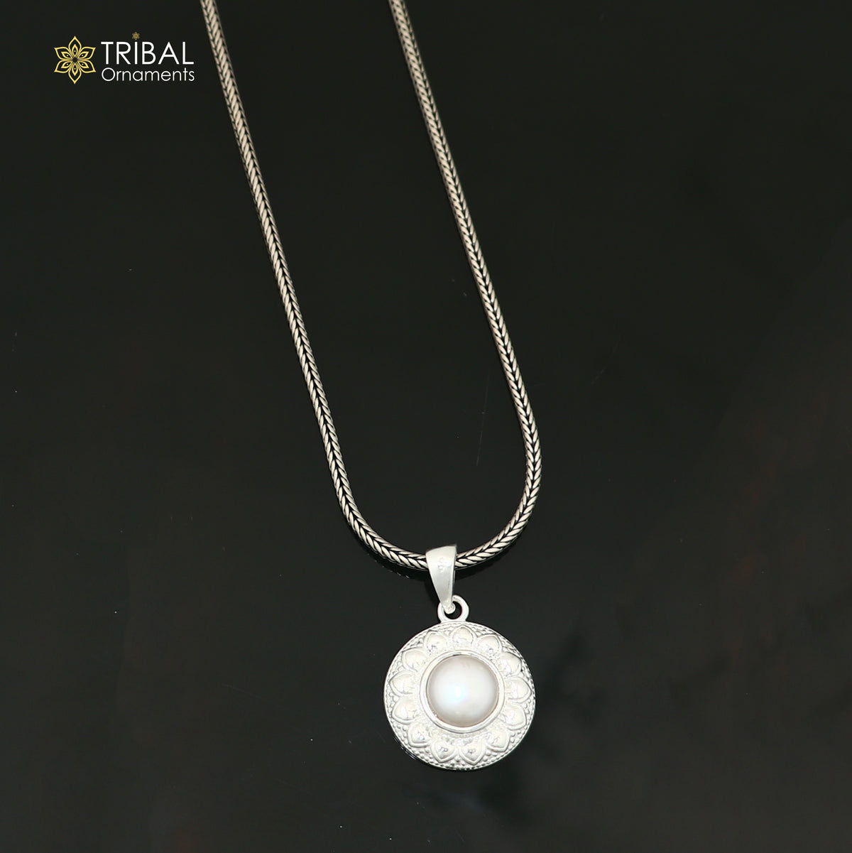 Unisex 925 sterling silver floral style pendant with pearl, showcasing intricate round design and elegant craftsmanship.