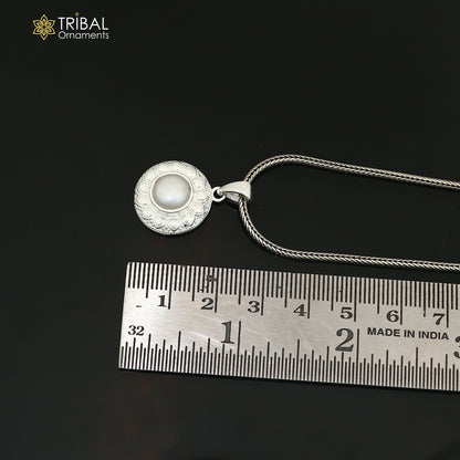 Round floral style pendant with a pearl, made of 925 sterling silver, unisex jewelry by TRIBAL ORNAMENTS.