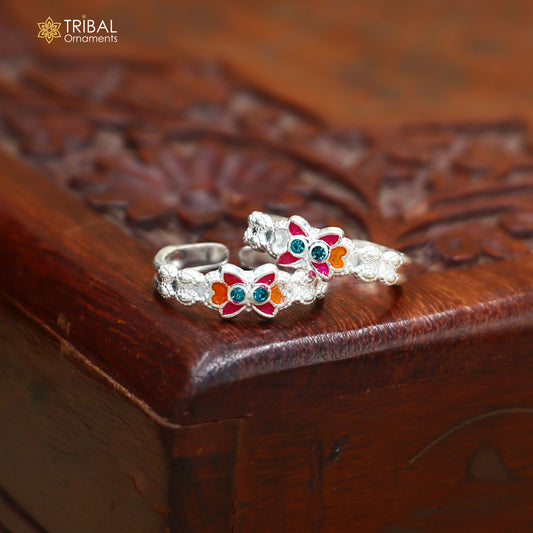 Silver toe ring with Minakari work, stylish women's toe band jewelry, featuring intricate design for brides and special occasions.