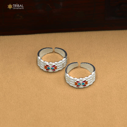 Solid silver Minakari work toe ring with stylish design, women's bridal jewelry, featuring intricate craftsmanship and silver band.