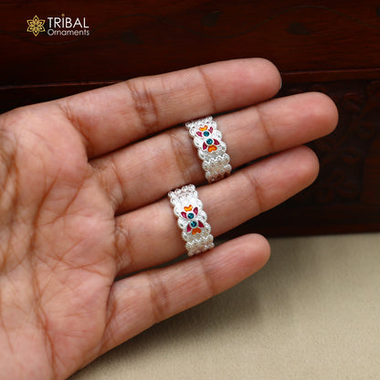 Stylish women's Minakari work solid silver toe ring with toe band, intricate bridal jewelry design by TRIBAL ORNAMENTS.