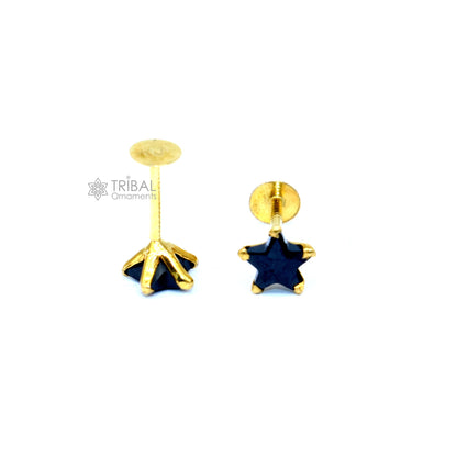 Handmade 18kt yellow gold star-shaped stud earring with black onyx stone, back screw design, unisex cartilage jewelry.