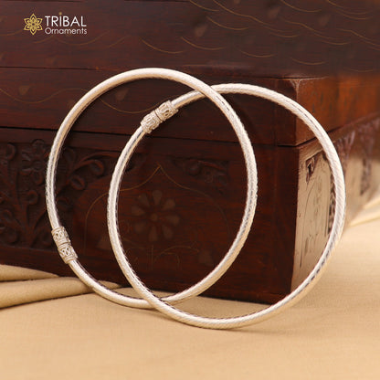 Sterling silver traditional women's foot Kada ankle bracelet with plain design, tribal jewelry style by TRIBAL ORNAMENTS.